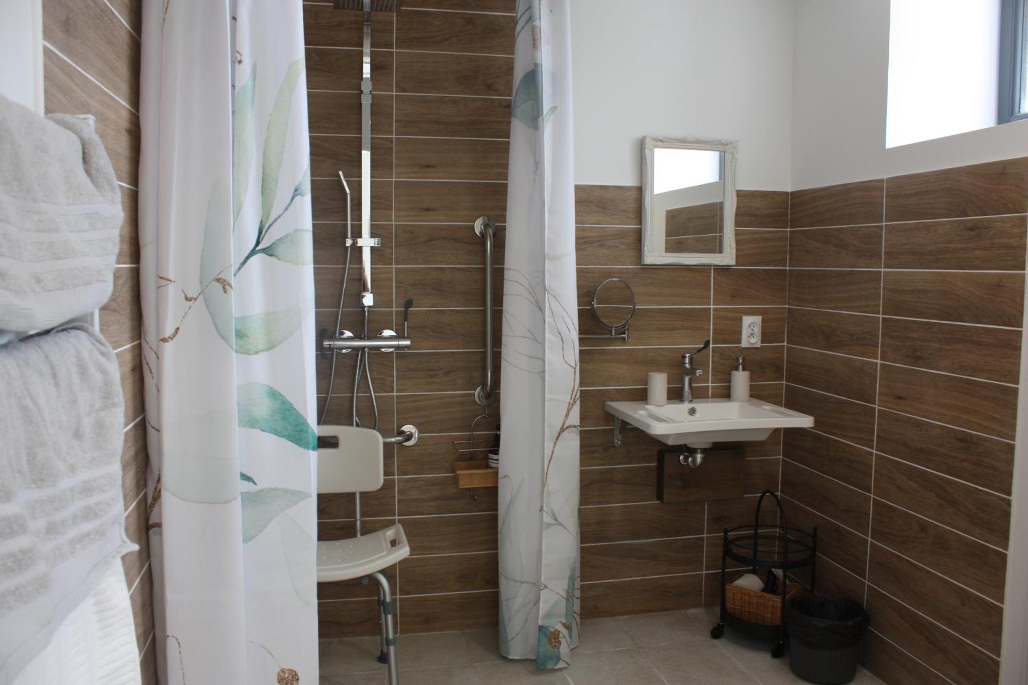 Les Chambres D'Emma Le Liege 外观 照片