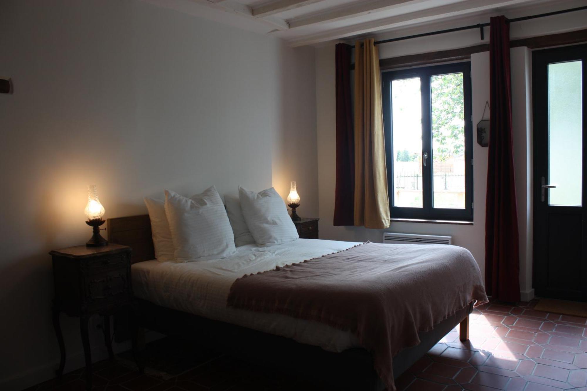 Les Chambres D'Emma Le Liege 外观 照片