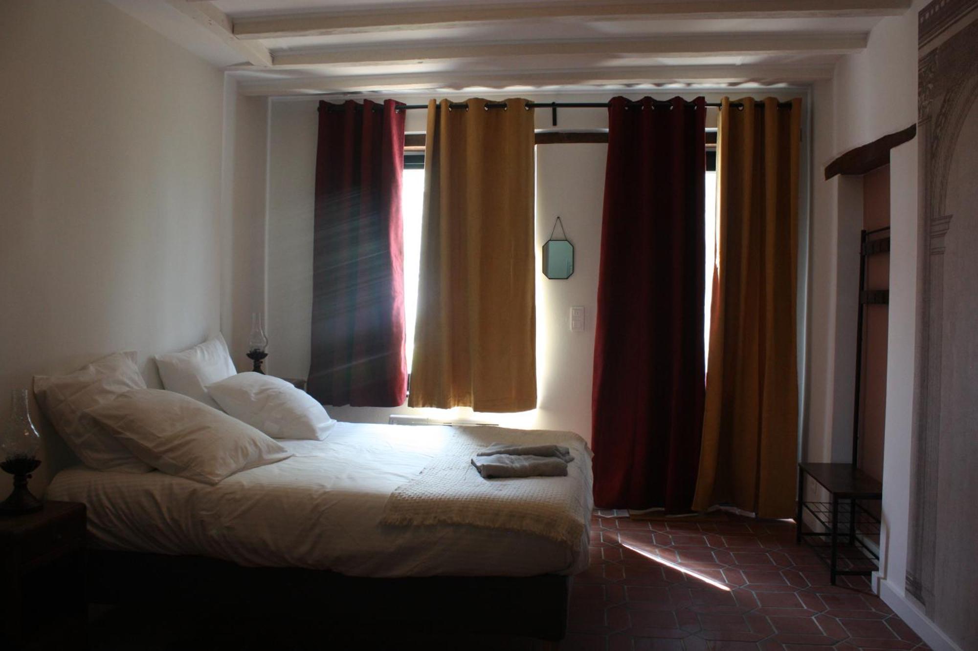 Les Chambres D'Emma Le Liege 外观 照片
